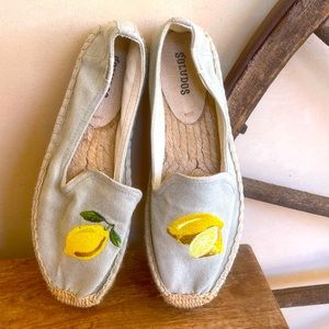 SOLUDOS ESPADRILLES Cute Embroidered Lemons on Chambray Fabric Flats 6 NEW!